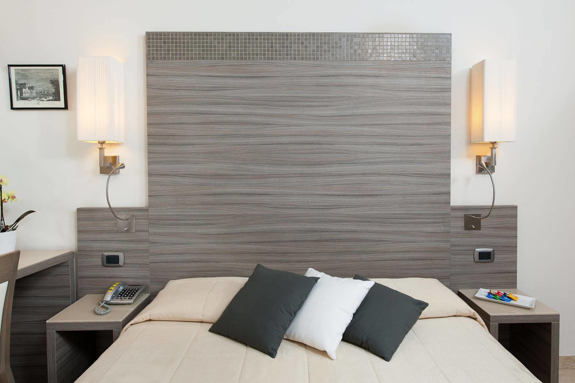Morrisson Exclusive Rooms Rome Bagian luar foto